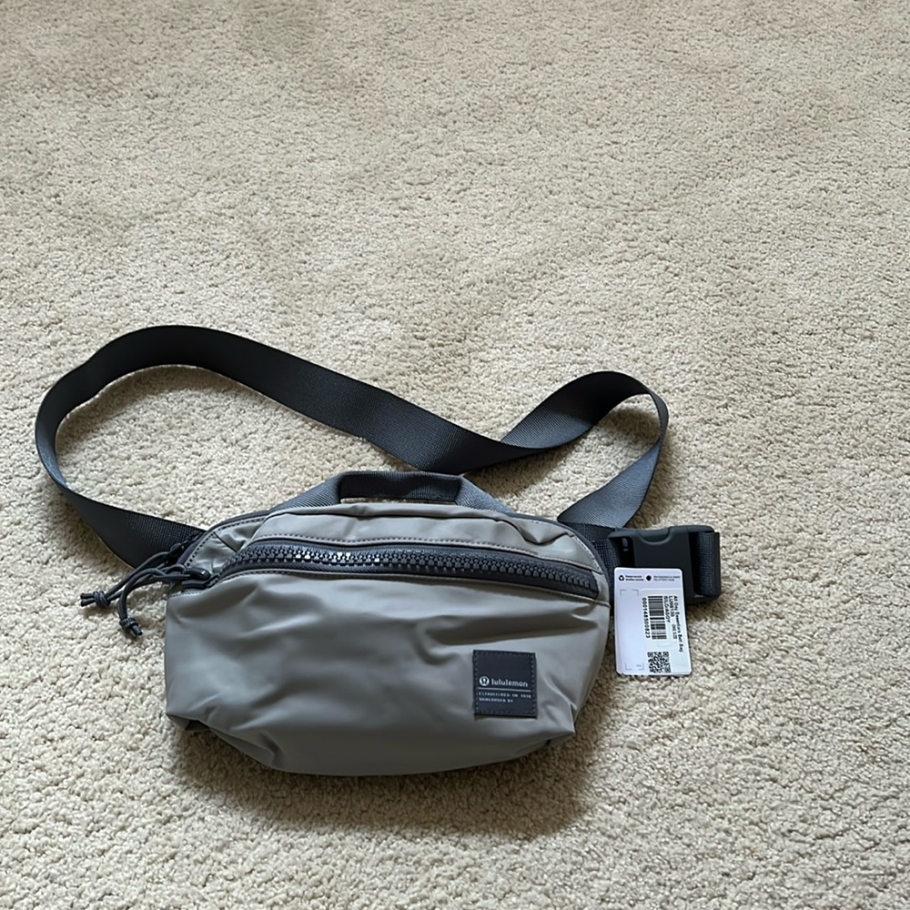 Lululemon All Day Essentials Belt Bag 2.5L Gray Color New without tags